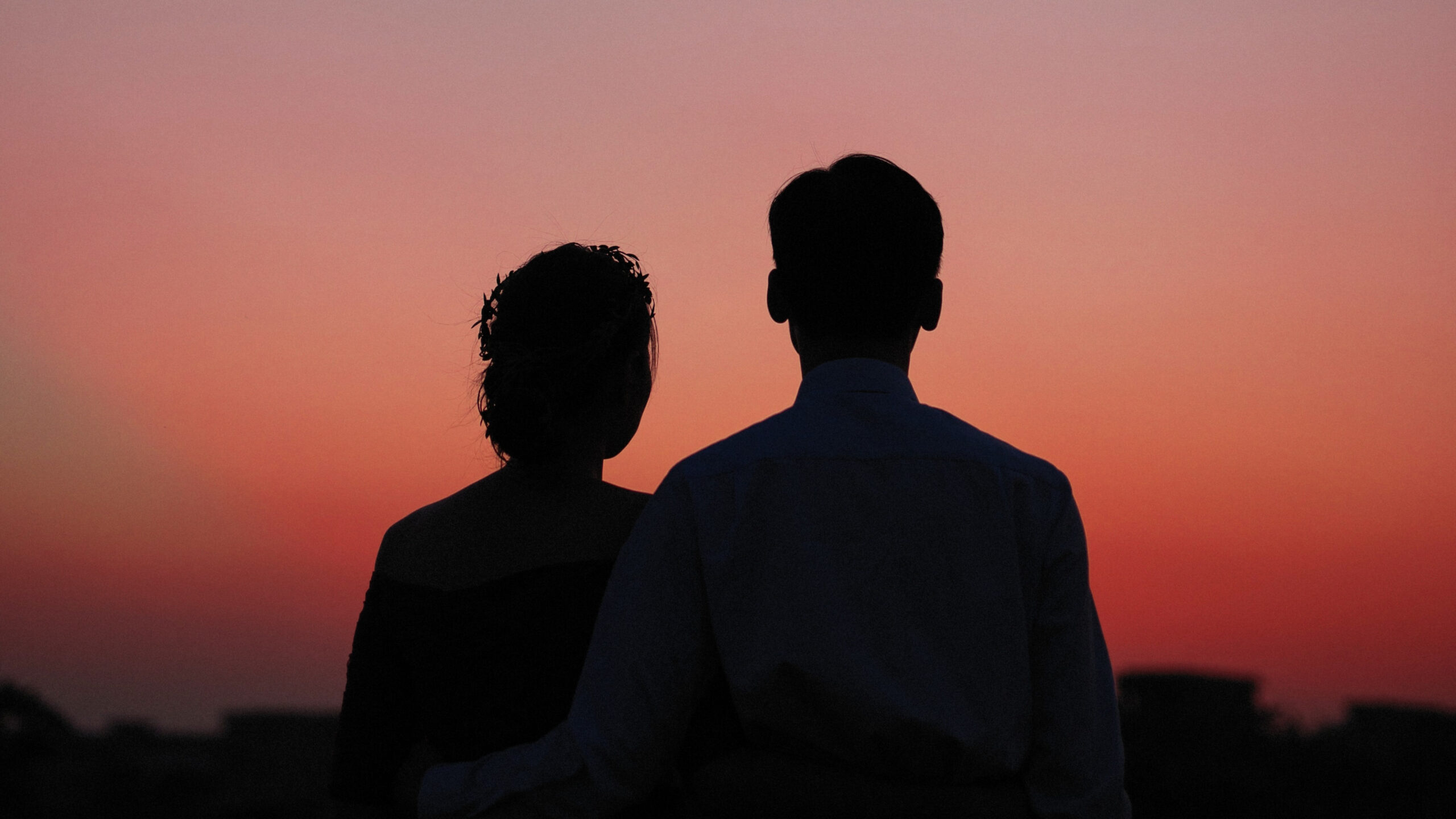 silhouettes of a couple