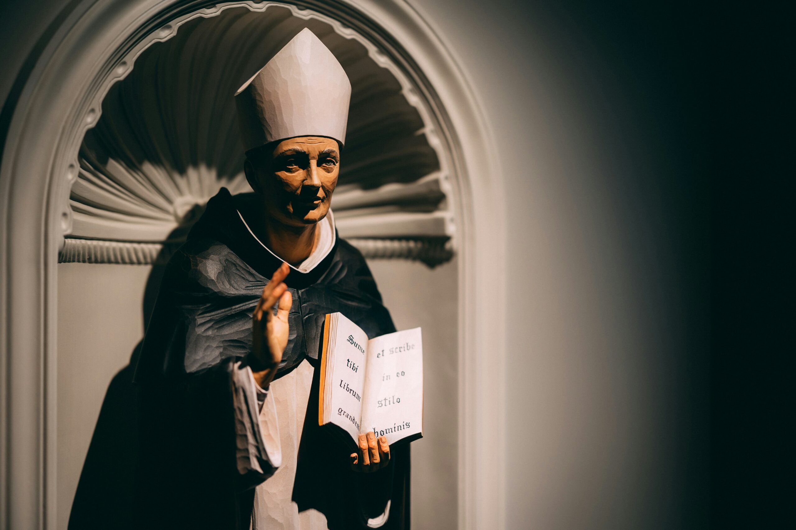 Thomas Aquinas statue