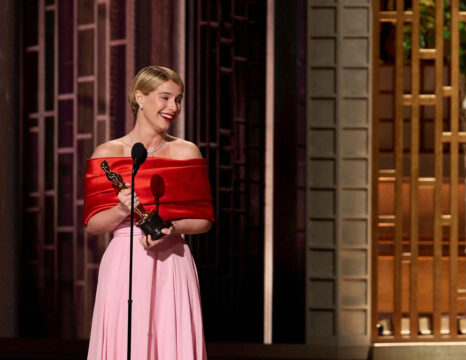 Jessie Buckley accepting Oscar