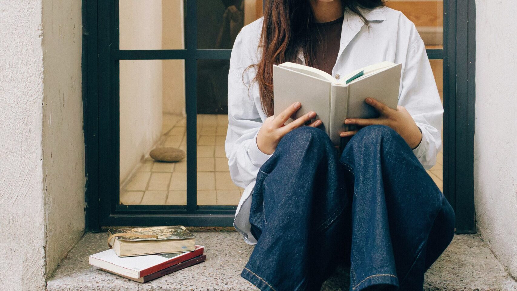 girl reading